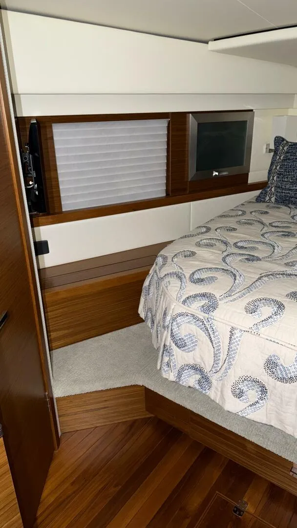 Slide: The Image of Tiara 44 2018 - 5785253