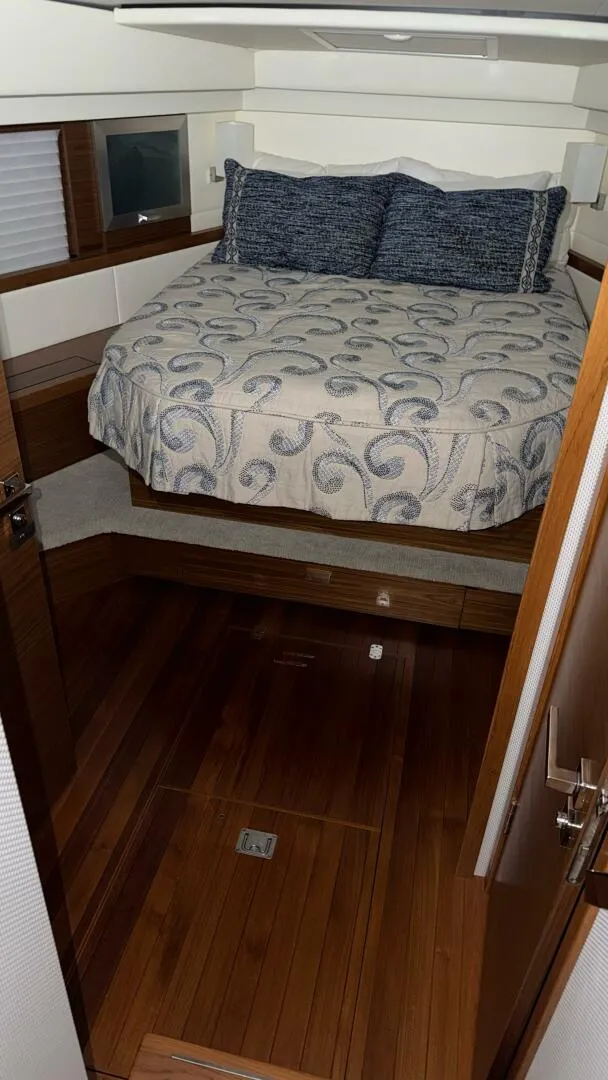 Slide: The Image of Tiara 44 2018 - 5785252