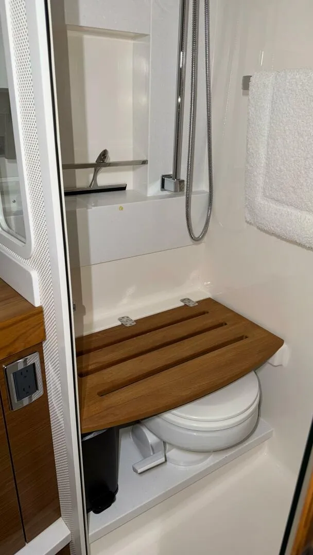 Slide: The Image of Tiara 44 2018 - 5785258