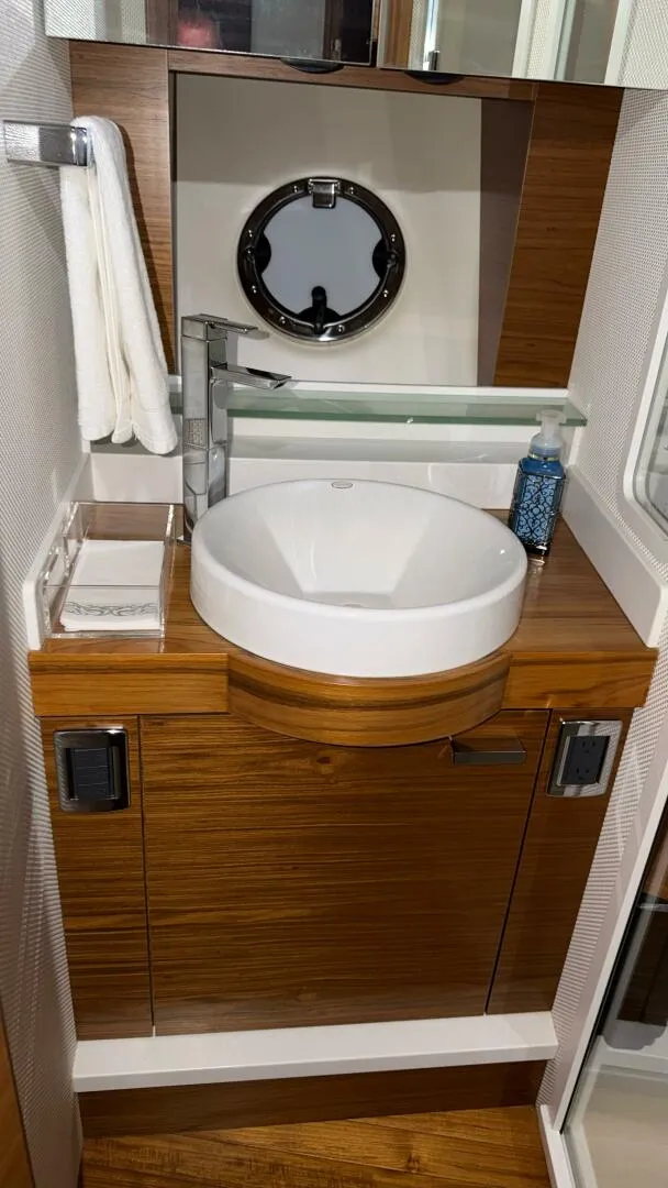 Slide: The Image of Tiara 44 2018 - 5785257