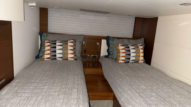 Slide: The Image of Tiara 44 2018 - 5785260