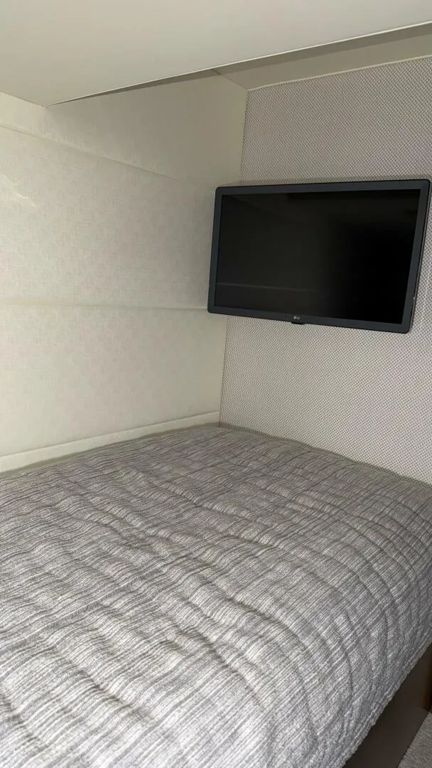 Slide: The Image of Tiara 44 2018 - 5785261