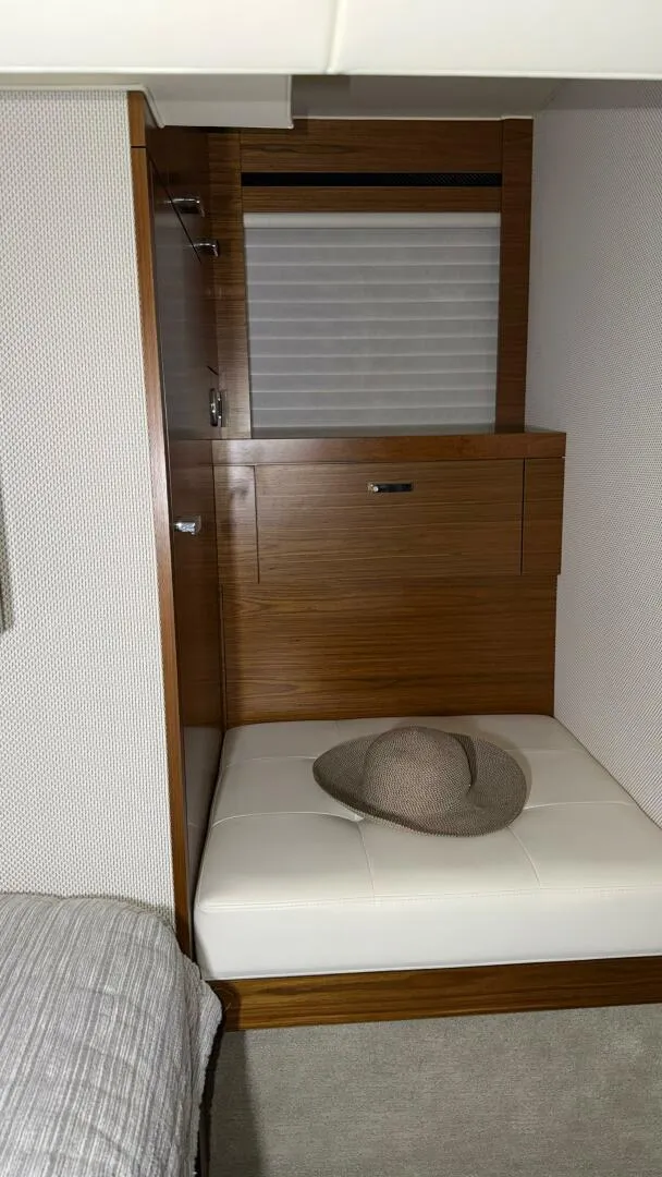 Slide: The Image of Tiara 44 2018 - 5785262