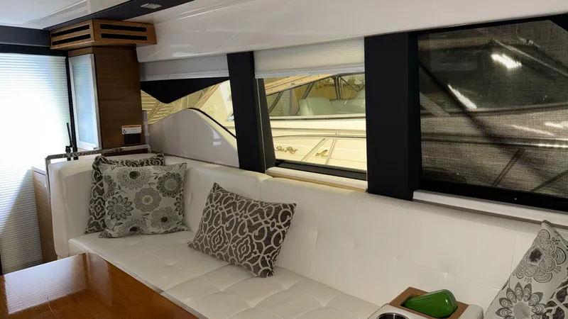 Slide: The Image of Tiara 44 2018 - 5785245