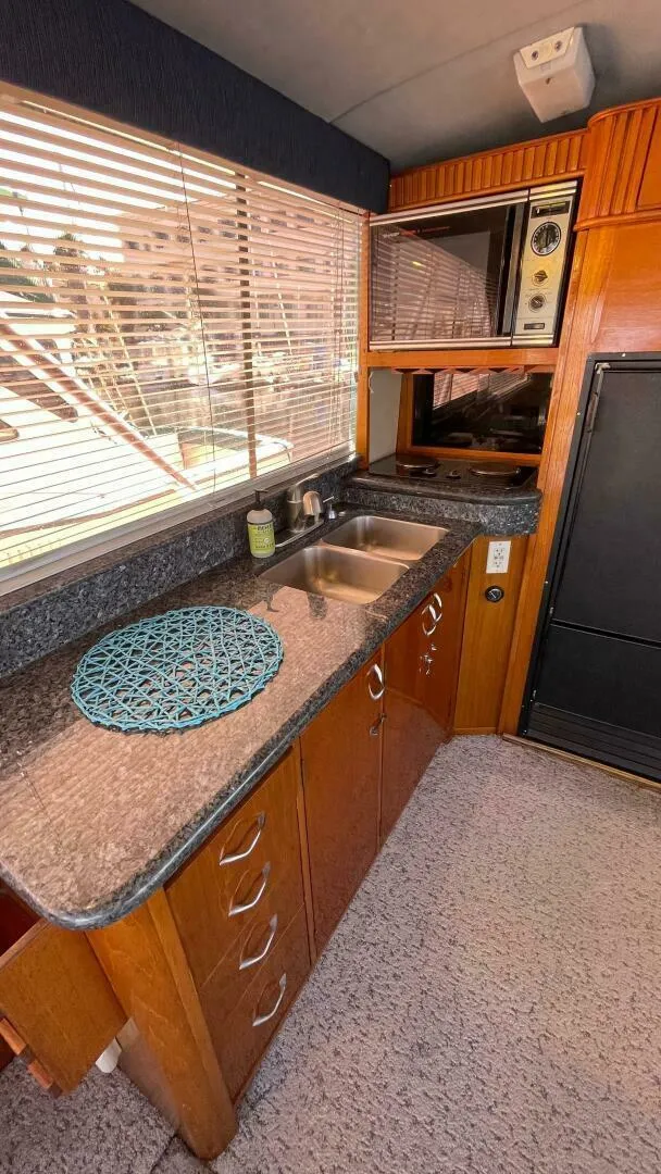 Slide: The Image of 1986 Ocean 38 Super Sport - AQUA MA'AM - 5818737