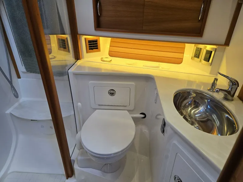 Slide: The Image of Sabre 48 Flybridge 2017 - 5778001