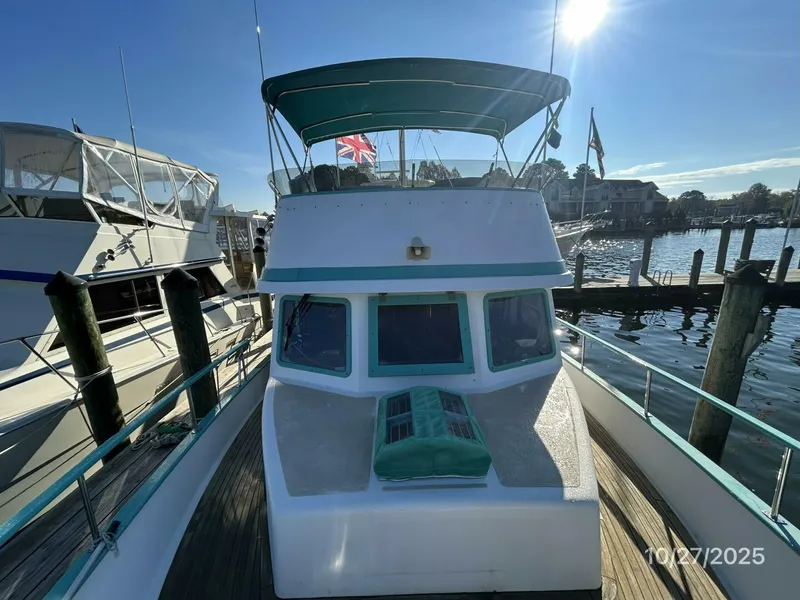 Slide: The Image of 38' Marine Trader foredeck aft - 5778043