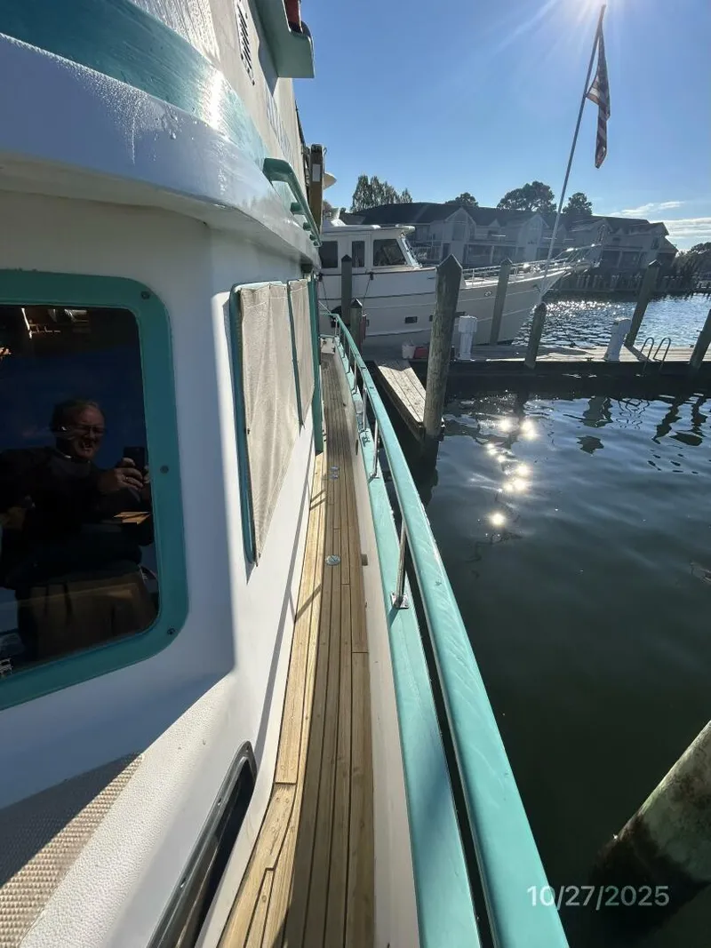 Slide: The Image of 38' Marine Trader port side deck1 - 5778071