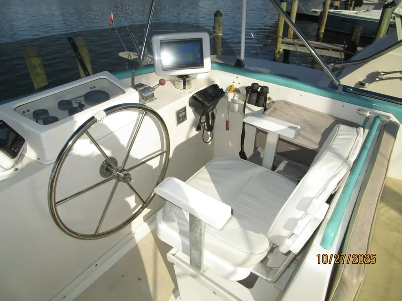 Slide: The Image of 38' Marine Trader flybridge helm1 - 5778037