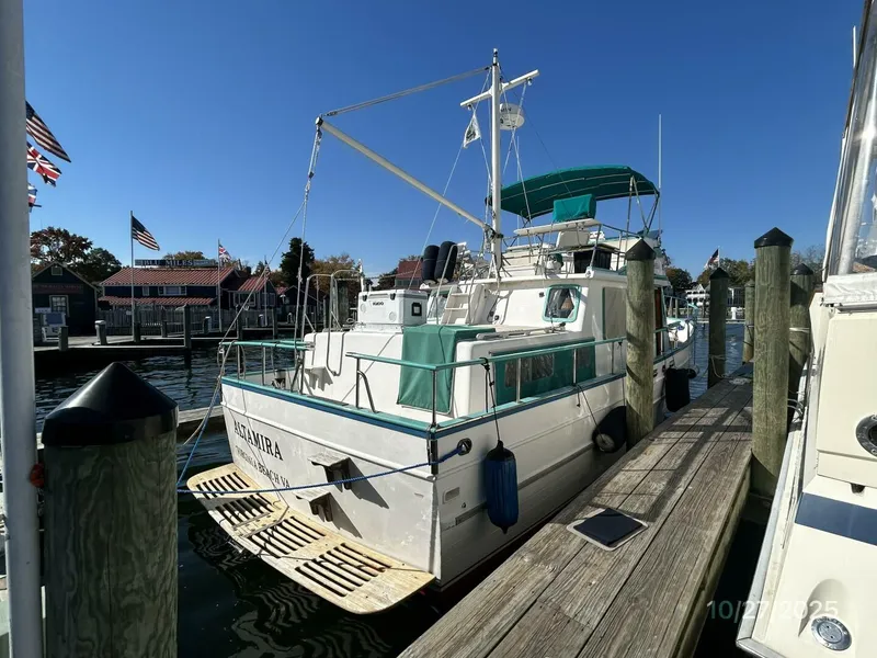 Slide: The Image of 38' Marine Trader starboard aft profile - 5778080