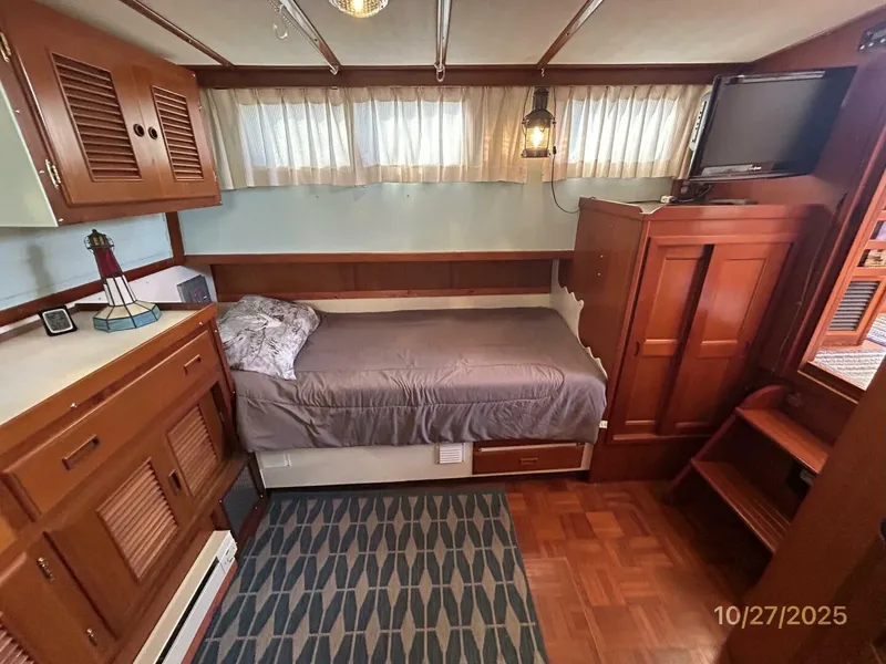 Slide: The Image of 38' Marine Trader master stateroom port - 5778066