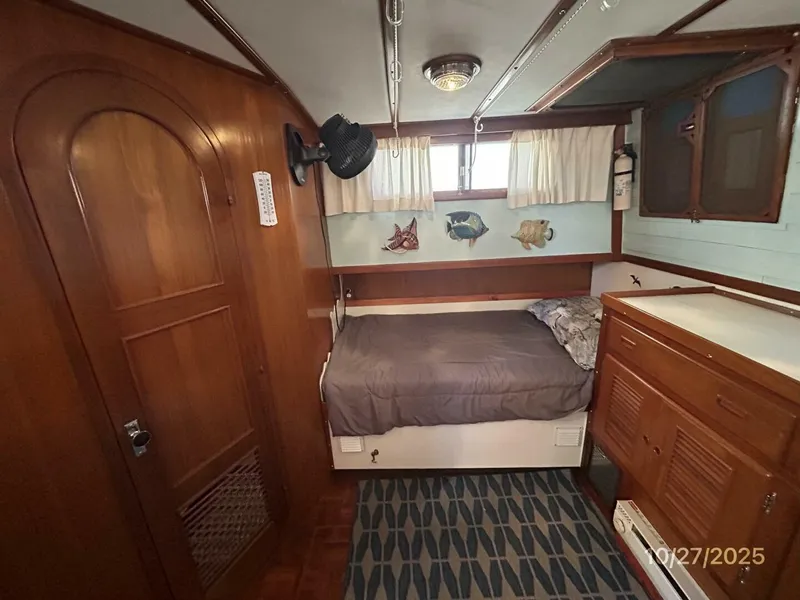 Slide: The Image of 38' Marine Trader master stateroom starboard - 5778067