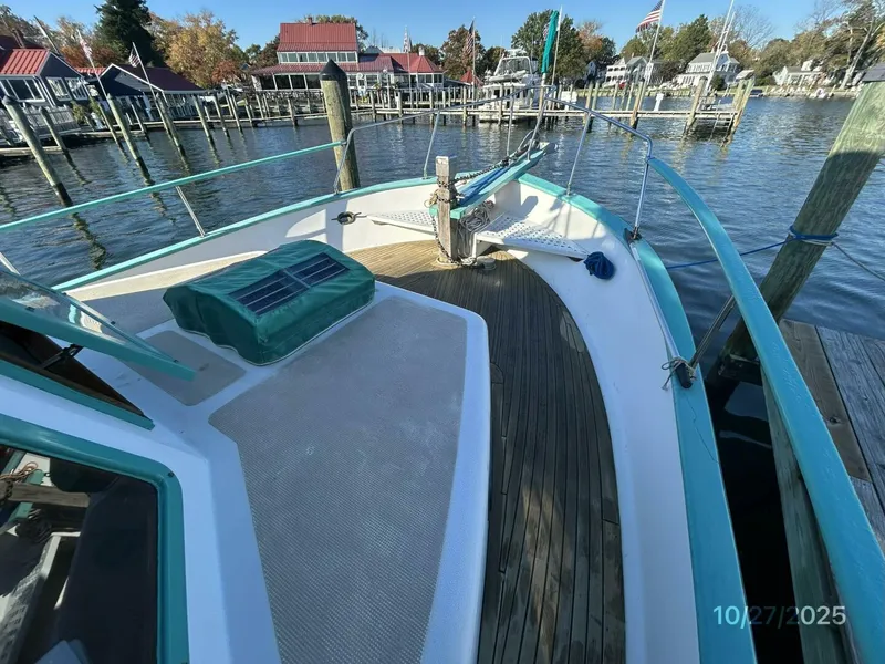 Slide: The Image of 38' Marine Trader foredeck2 - 5778045