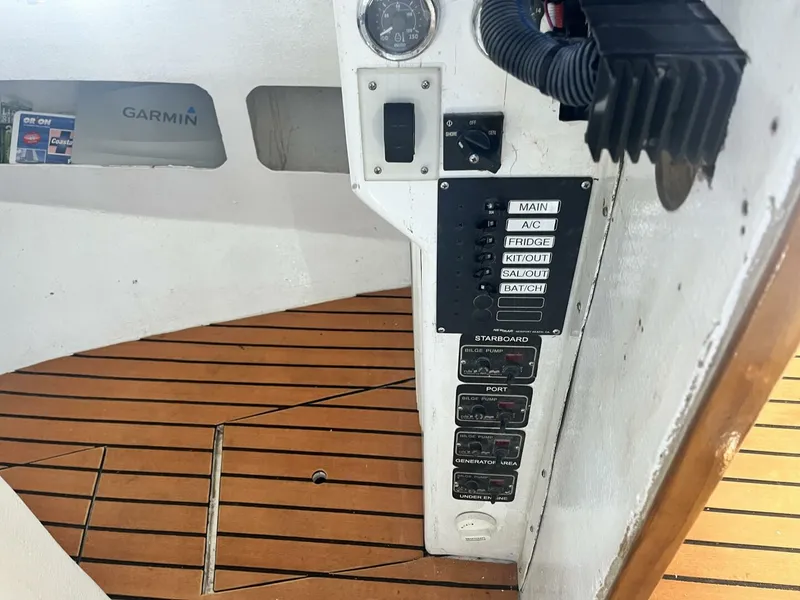 Slide: The Image of Glenn Young 32 Lafite Skiff - 5779033