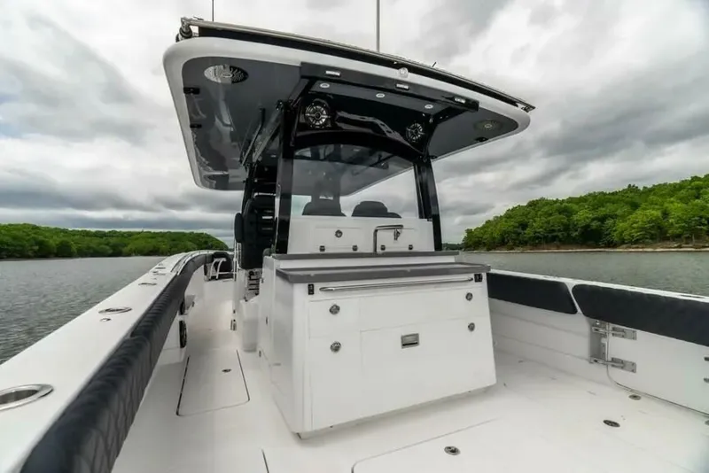 Slide: The Image of HCB 42 Lujo 2024 - 5779679