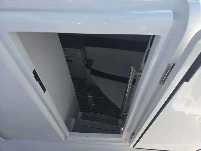 Slide: The Image of HCB 42 Lujo 2024 - 5779654