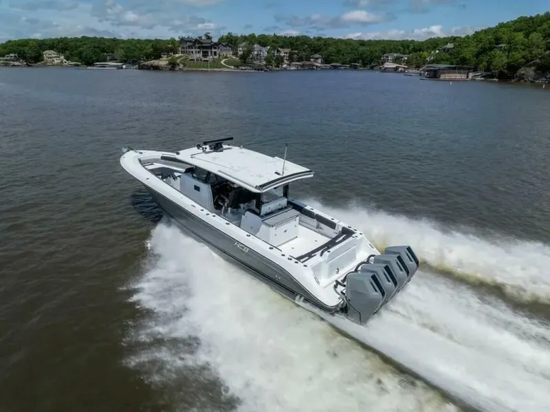 Slide: The Image of HCB 42 Lujo 2024 - 5779674