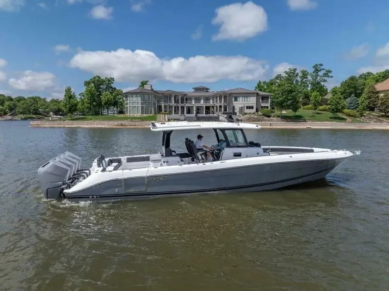 Slide: The Image of HCB 42 Lujo 2024 - 5779663