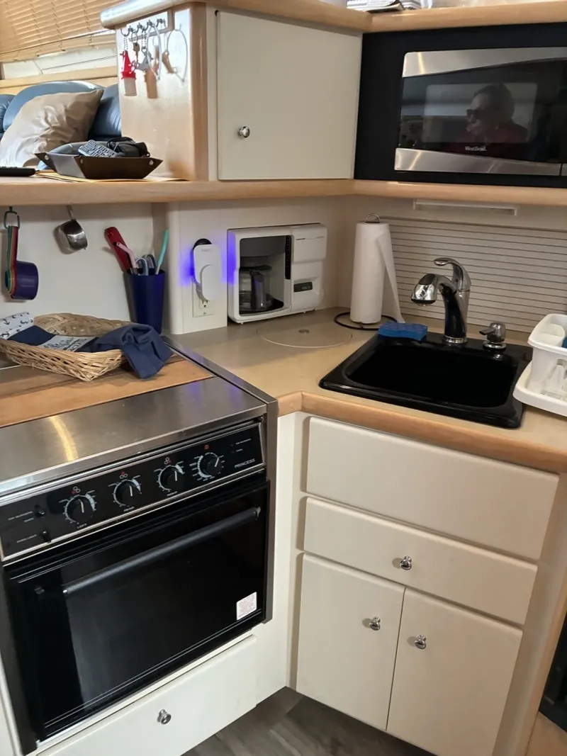 Slide: The Image of Carver Yachts 355 Aft Cabin 1998 - 7718830