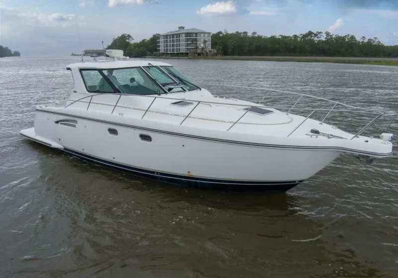 The Image of 2005 3600 Tiara _Forever Friday_ Starboard Forward Profile - 5779396