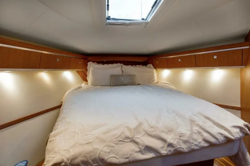 Slide: The Image of 2005 3600 Tiara _Forever Friday_ Master Stateroom (2) - 5779413