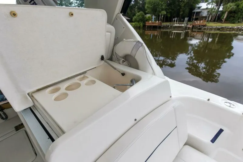 Slide: The Image of 2005 3600 Tiara _Forever Friday_ Stern Sink And Storage - 5779423