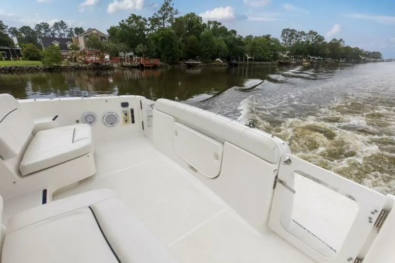 Slide: The Image of 2005 3600 Tiara _Forever Friday_ Stern Deck (1) - 5779399