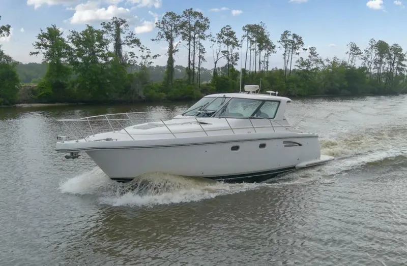 Slide: The Image of 2005 3600 Tiara _Forever Friday_ Exterior (4) - 5779432