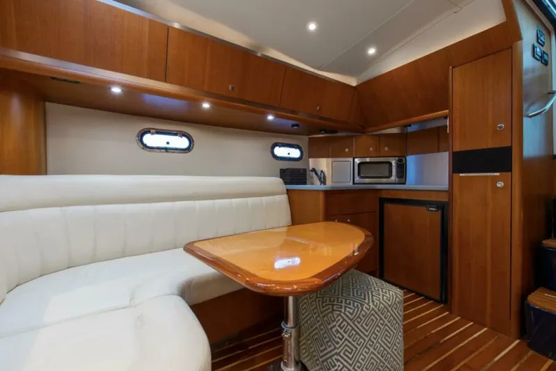 Slide: The Image of 2005 3600 Tiara _Forever Friday_ Salon (1) - 5779400