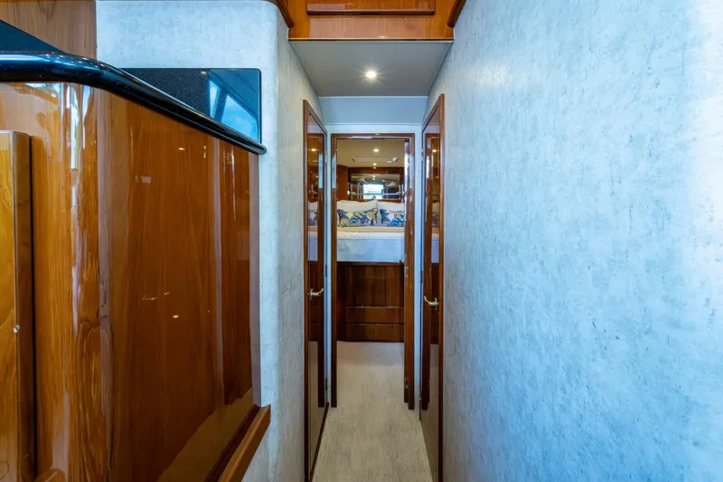 Slide: The Image of Egg Harbor 43 Sport Fisherman 2004 - 5780145