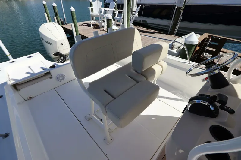 Slide: The Image of Boston Whaler 210 Montauk 2019 - 5780446
