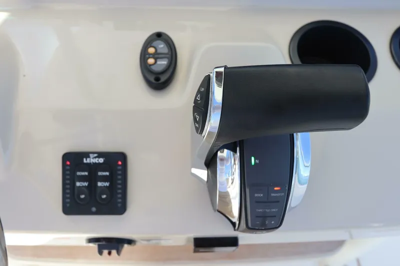 Slide: The Image of Boston Whaler 210 Montauk 2019 - 5780453