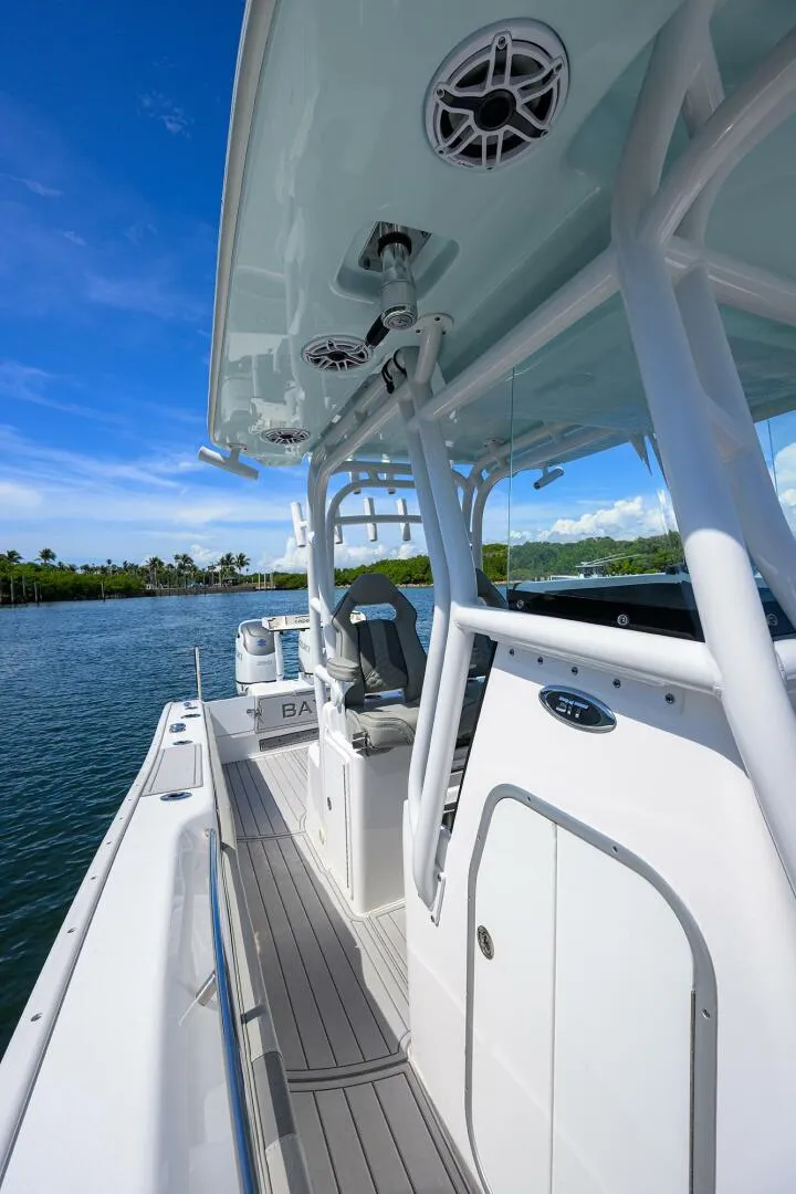 Slide: The Image of 2024 Capehorn 31T - 5781142