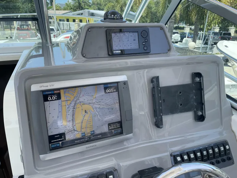 Slide: The Image of Robalo R305 Walkaround 2013 - 5789187