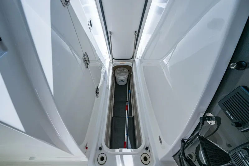 Slide: The Image of Tiara 34 LX 2021 - 5781130