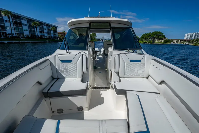 Slide: The Image of Tiara 34 LX 2021 - 5781117