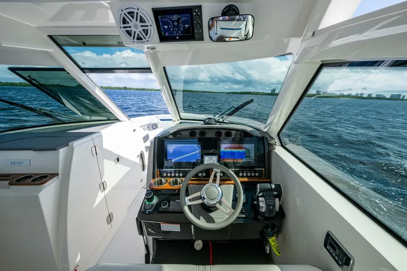 Slide: The Image of Tiara 34 LX 2021 - 5781126