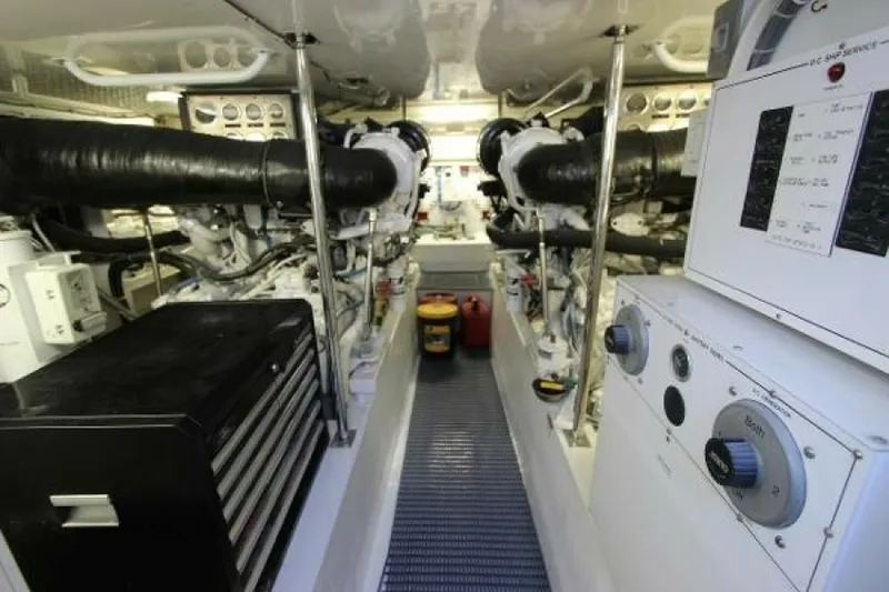 Slide: The Image of Hatteras 60 Convertible 2004 - 5781939