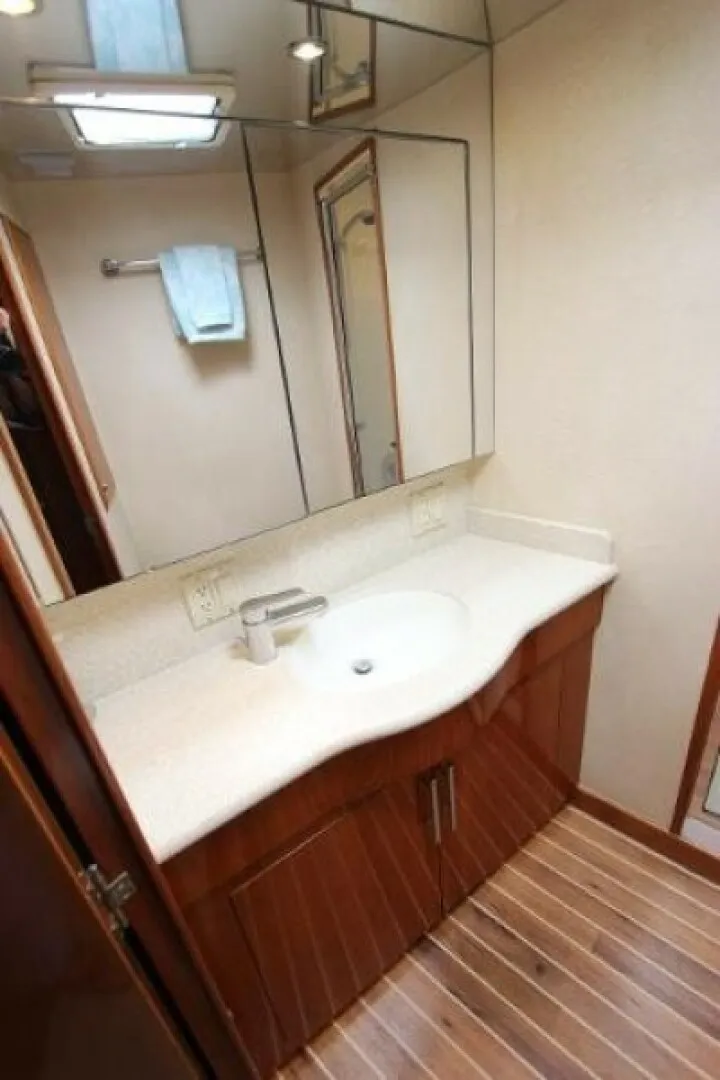 Slide: The Image of Hatteras 60 Convertible 2004 - 5781983