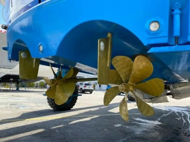 Slide: The Image of Hatteras 60 Convertible 2004 - 5781996