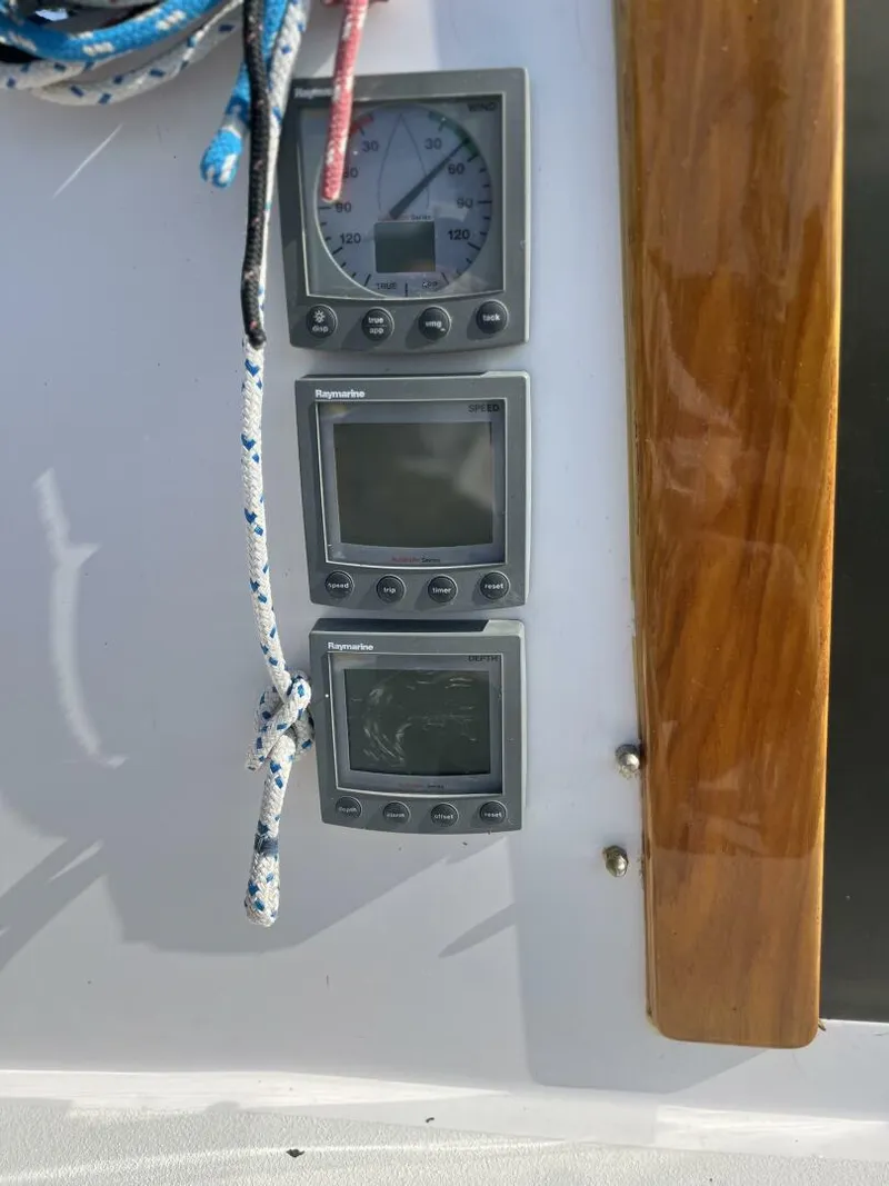 Slide: The Image of Alerion Alerion 2004 - 5991599