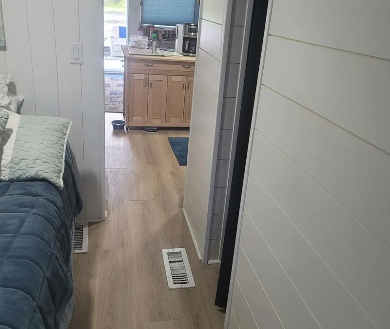 Slide: The Image of Hilburn 4412 1984 - 5793048