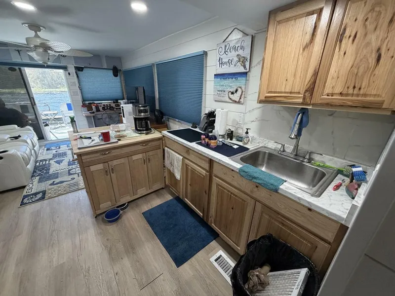 Slide: The Image of Hilburn 4412 1984 - 5793059