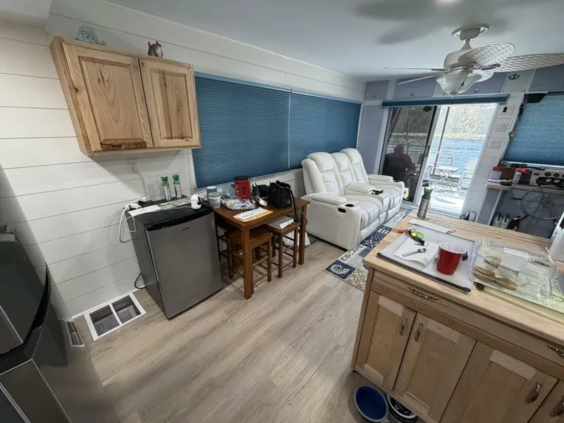 Slide: The Image of Hilburn 4412 1984 - 5793060