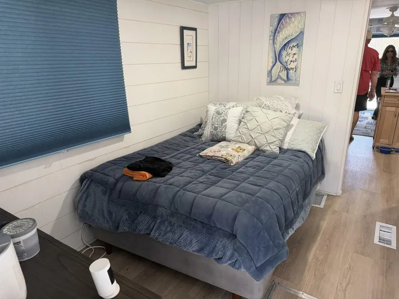 Slide: The Image of Hilburn 4412 1984 - 5793062