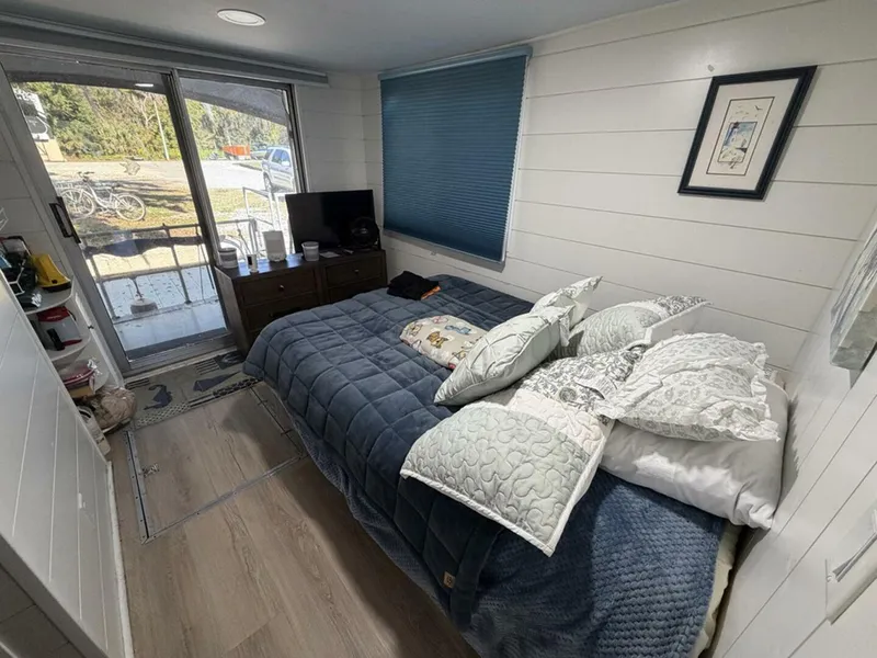 Slide: The Image of Hilburn 4412 1984 - 5793063