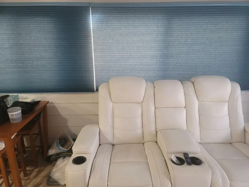 Slide: The Image of Hilburn 4412 1984 - 5793066