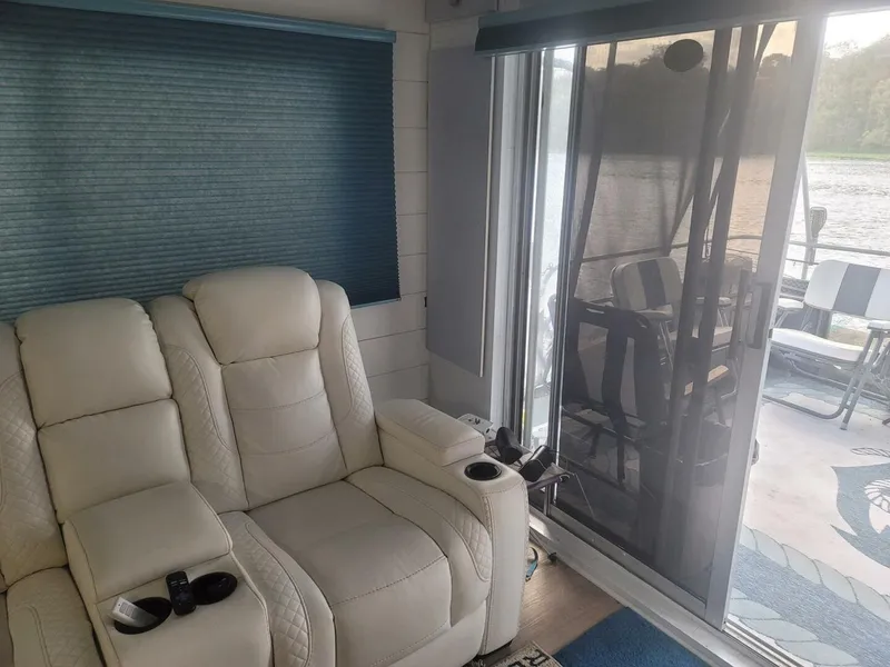 Slide: The Image of Hilburn 4412 1984 - 5793067