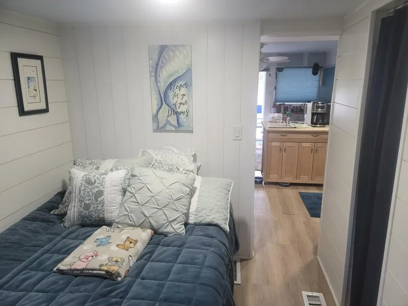 Slide: The Image of Hilburn 4412 1984 - 5793039