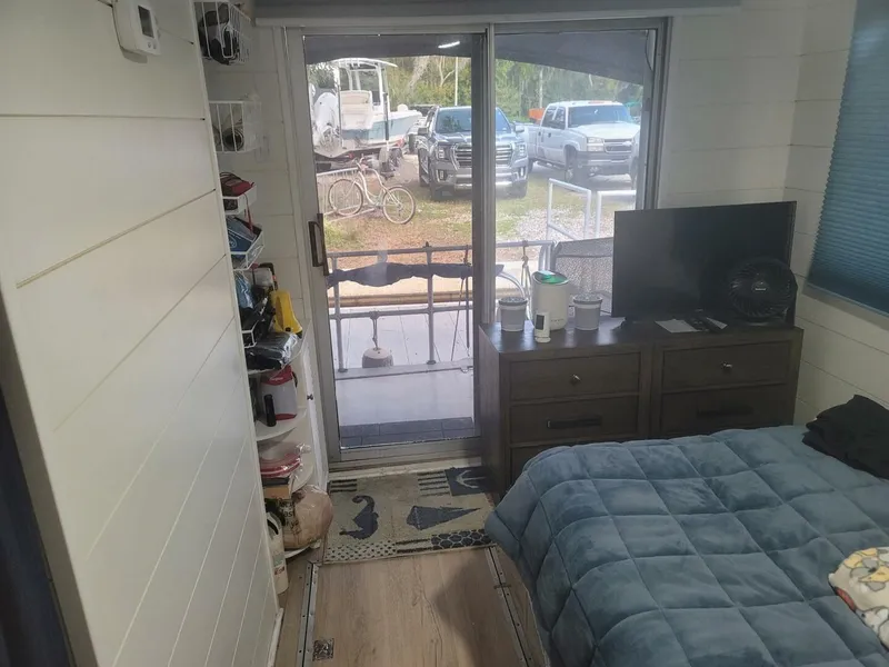 Slide: The Image of Hilburn 4412 1984 - 5793041